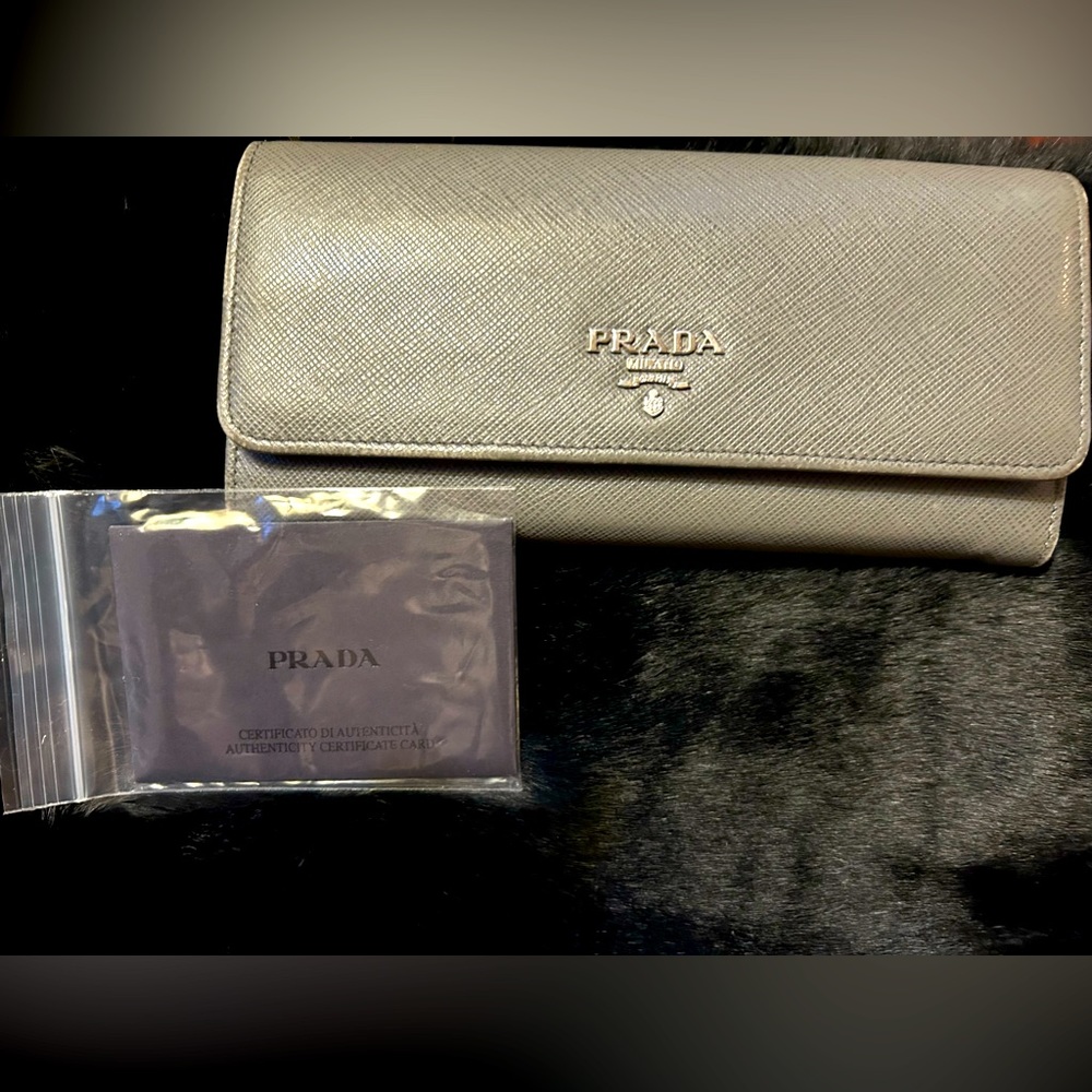🔥🤩EUC Prada Wallet with ID or card Case (Grey and Pink)